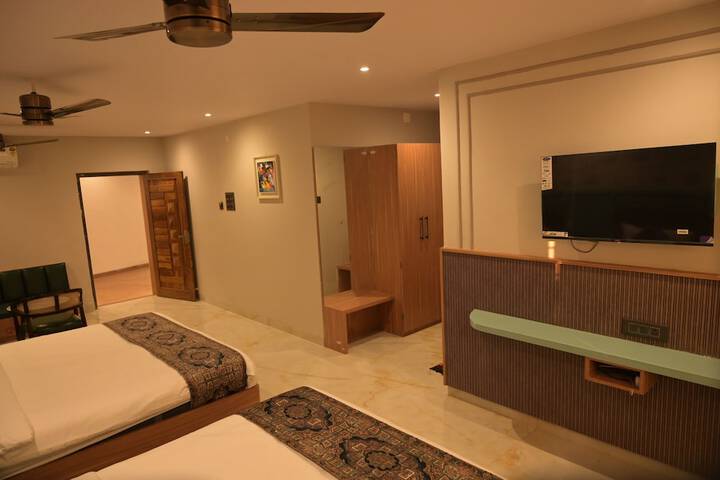 Room 32 of 62
