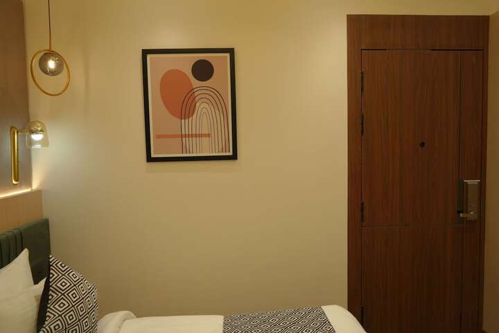 Room 13 of 28