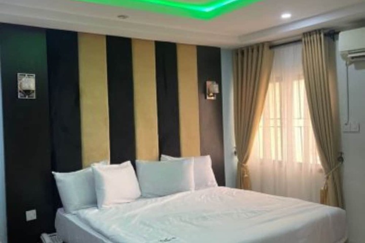 Room 2 of 27