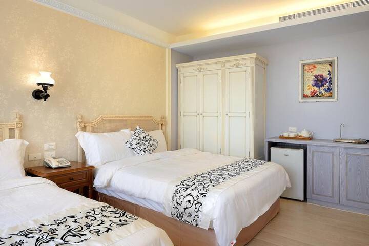Room 10 of 38