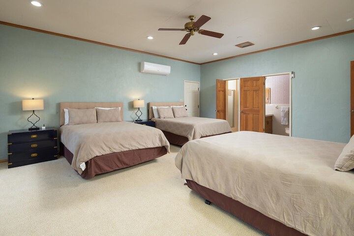 Room 7 of 33