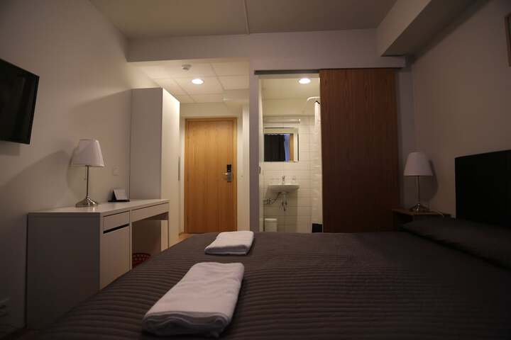 Room 4 of 32