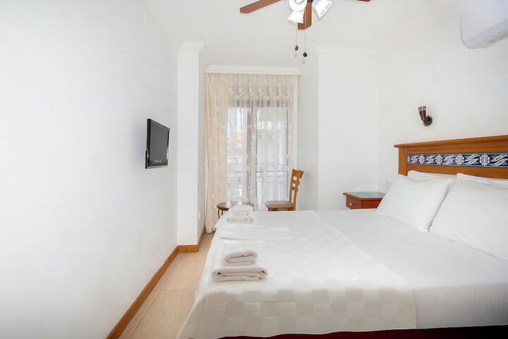 Room 32 of 63