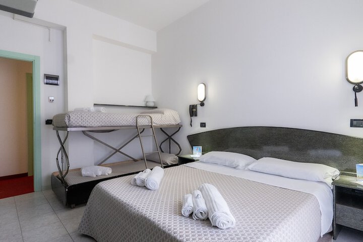 Room 14 of 38