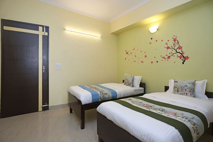 Room 6 of 14