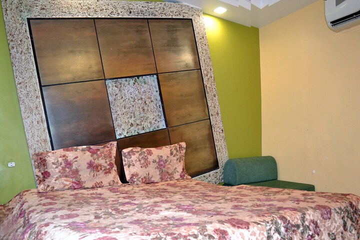Room 8 of 43