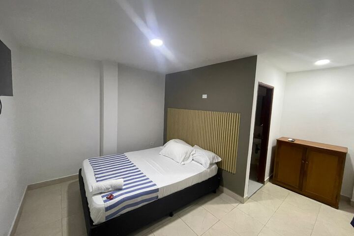Room 3 of 16