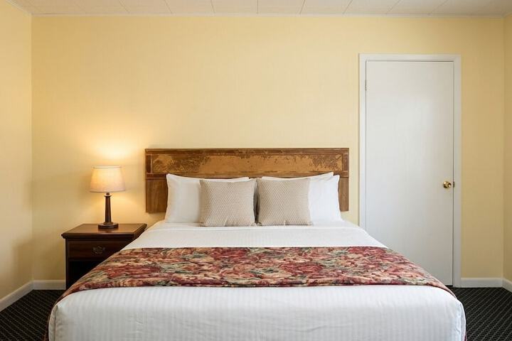 Room 6 of 15