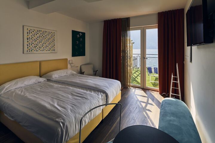 Room 27 of 123