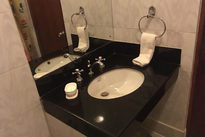 Room 14 of 37