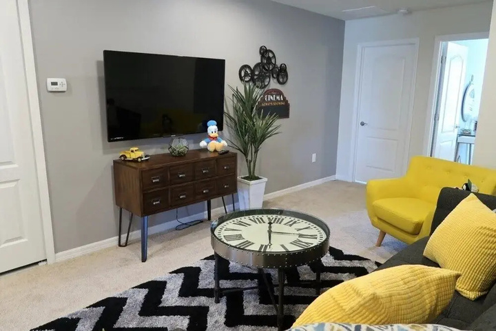 Room 4 of 19