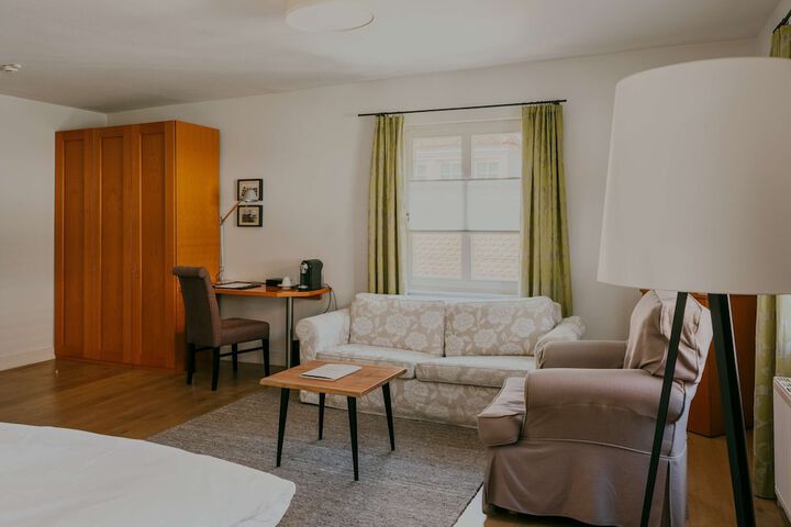 Room 33 of 87