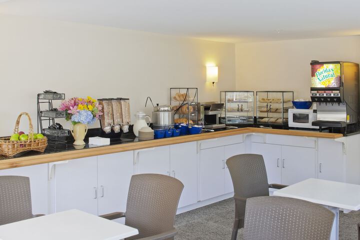 Breakfast/Coffee Service 74 of 106