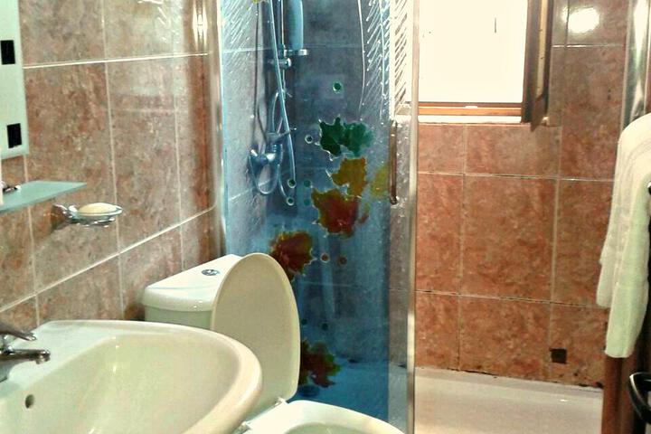 Room 2 of 4