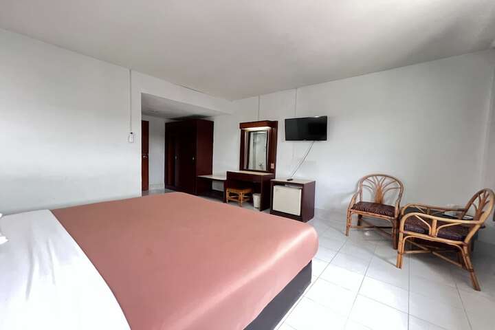 Room 5 of 28