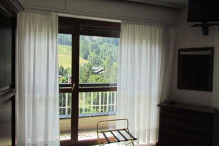 Room 13 of 31