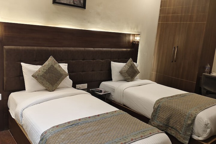 Room 6 of 26