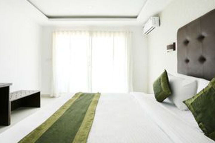 Room 10 of 34