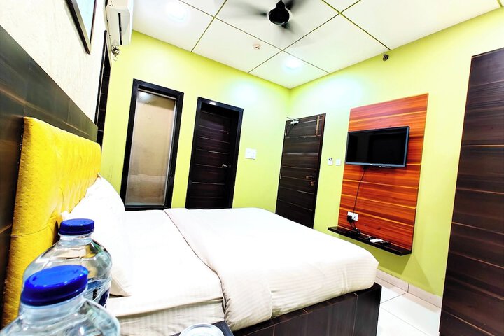 Room 6 of 22