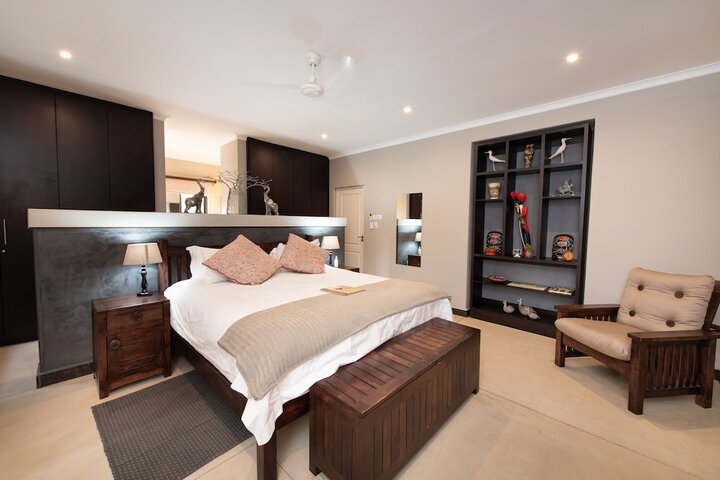 Room 4 of 52