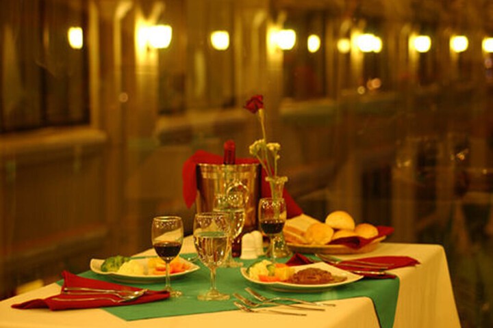 Dining 32 of 47