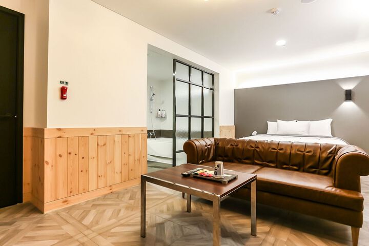 Room 90 of 165