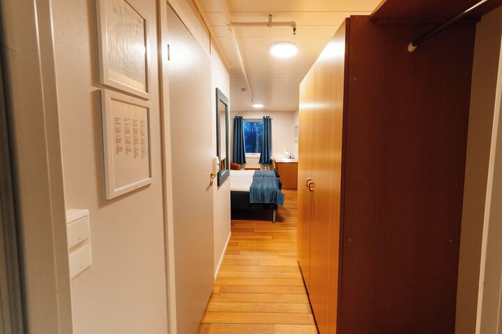 Room 25 of 199