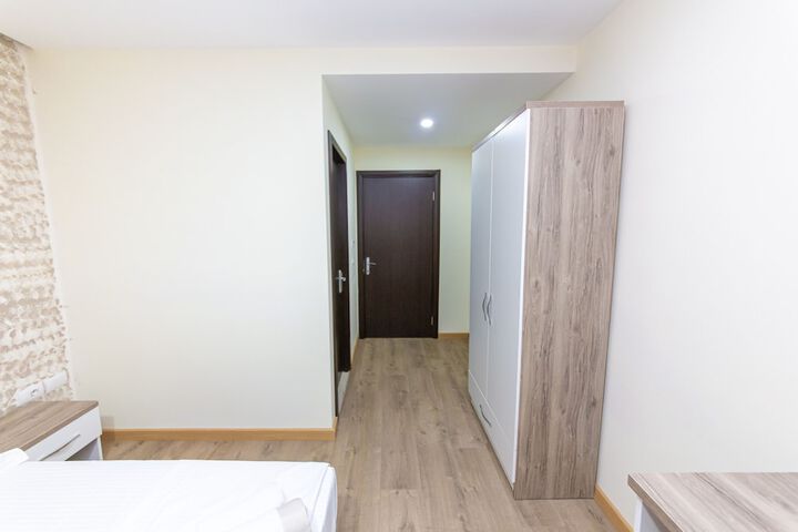 Room 17 of 46