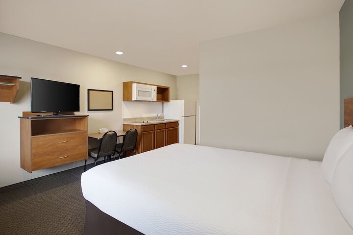 Queen Bed Accessible (3 of 10)