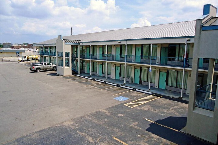 Photo of MOTEL 6 VAN BUREN AR