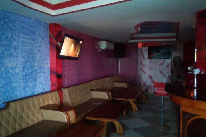 Lounge 30 of 51
