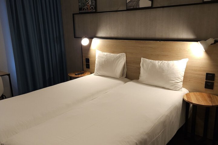 Room 9 of 49