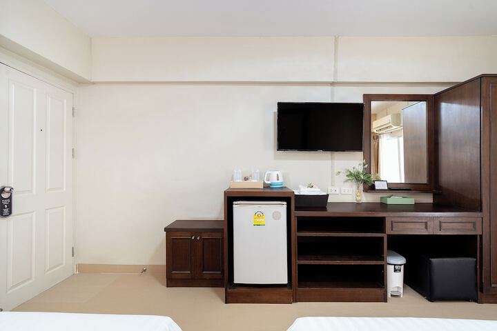 Room 32 of 67