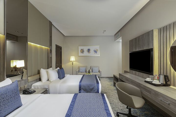 Room 11 of 40
