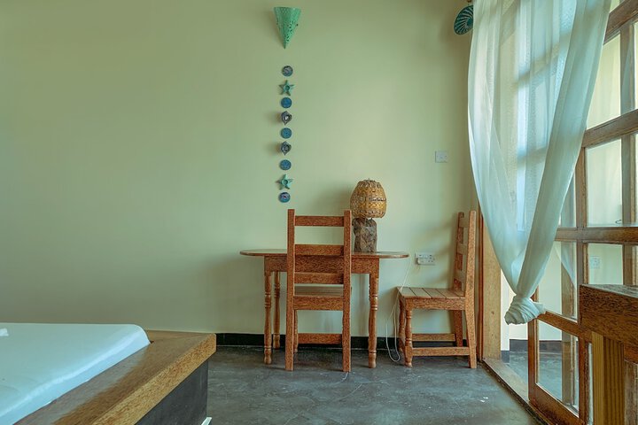 Room 32 of 77