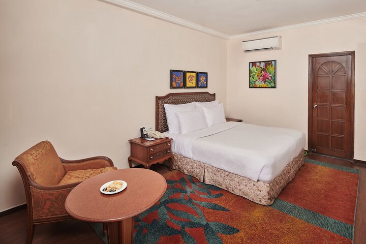 Room 10 of 48