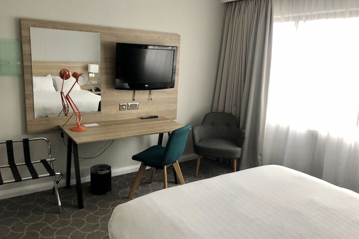 Room 28 of 210
