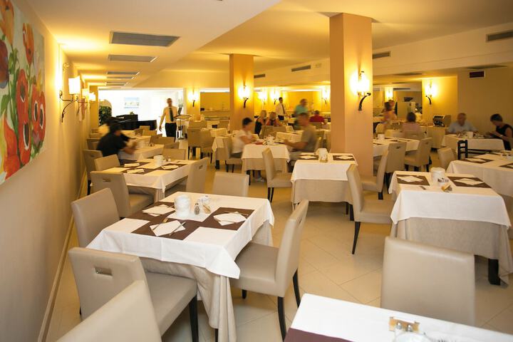 Dining 55 of 71
