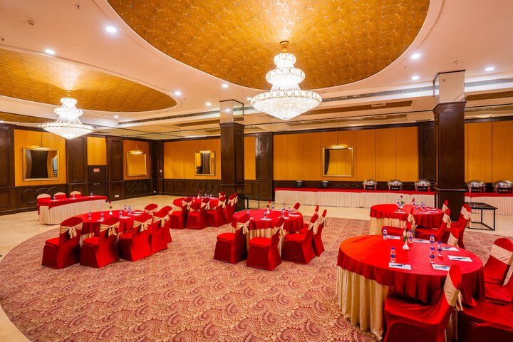 Ballroom/Hall 35 of 38