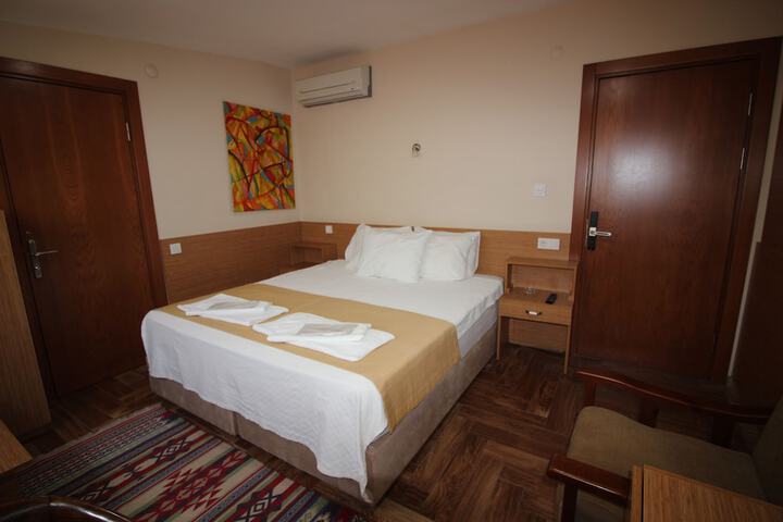 Room 8 of 72