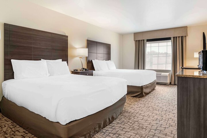 2 Queen Beds (6 of 16)