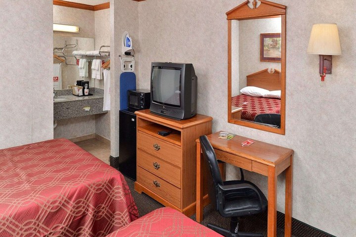 Room 6 of 14