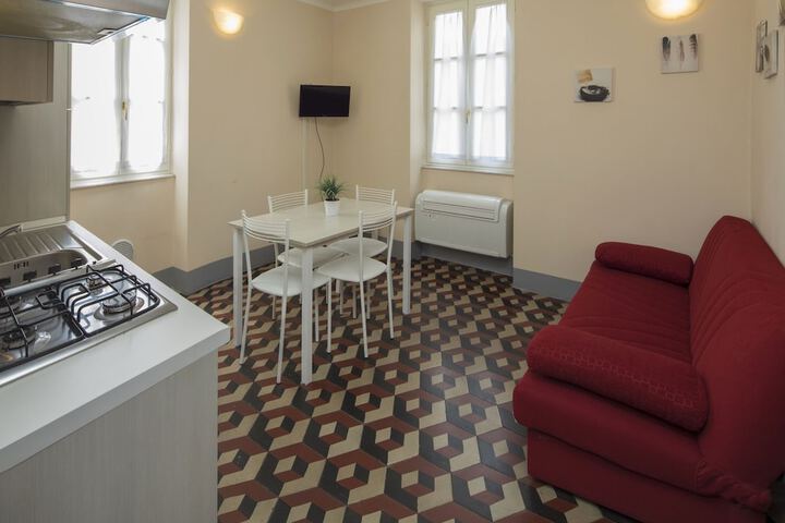 Lounge 50 of 81