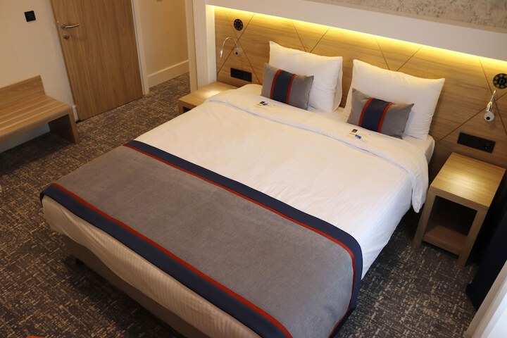 Room 5 of 59