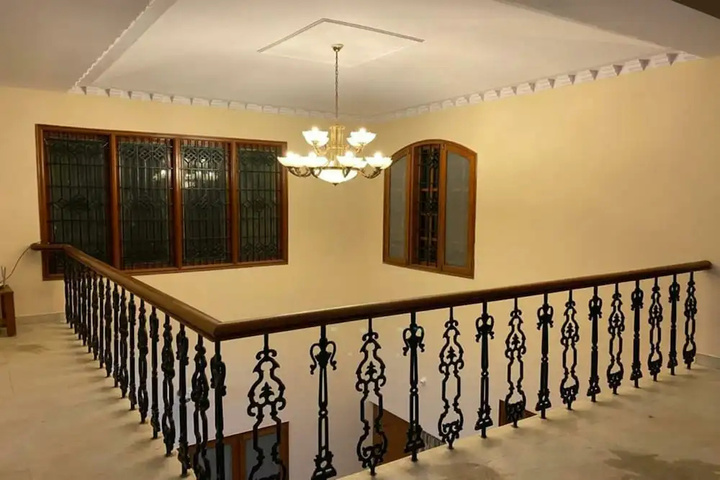 Room 10 of 13