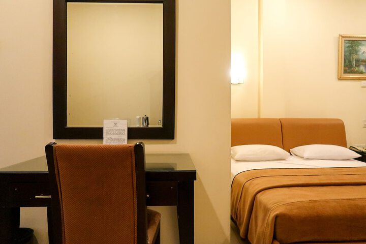 Room 3 of 97