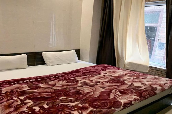 Room 27 of 49