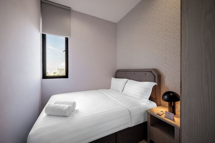 Room 10 of 42