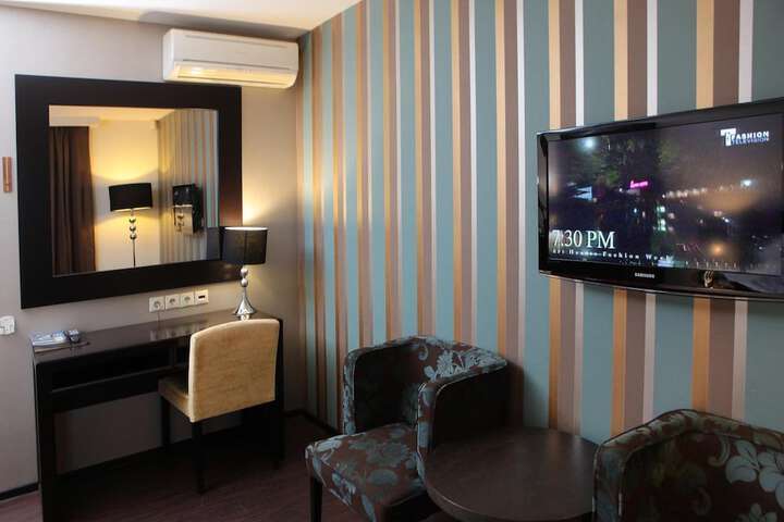 Room 28 of 62