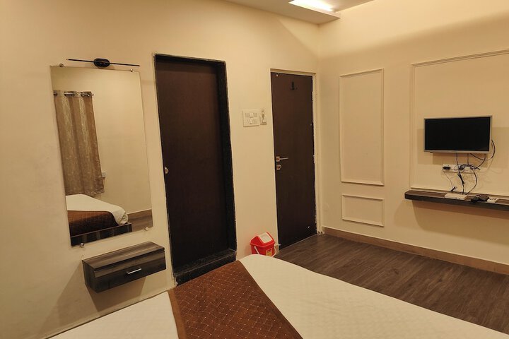 Room 14 of 33